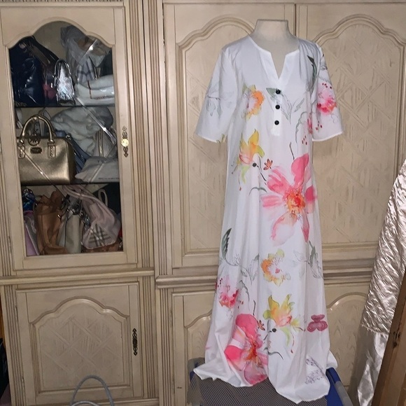 House dress - Picture 1 of 12